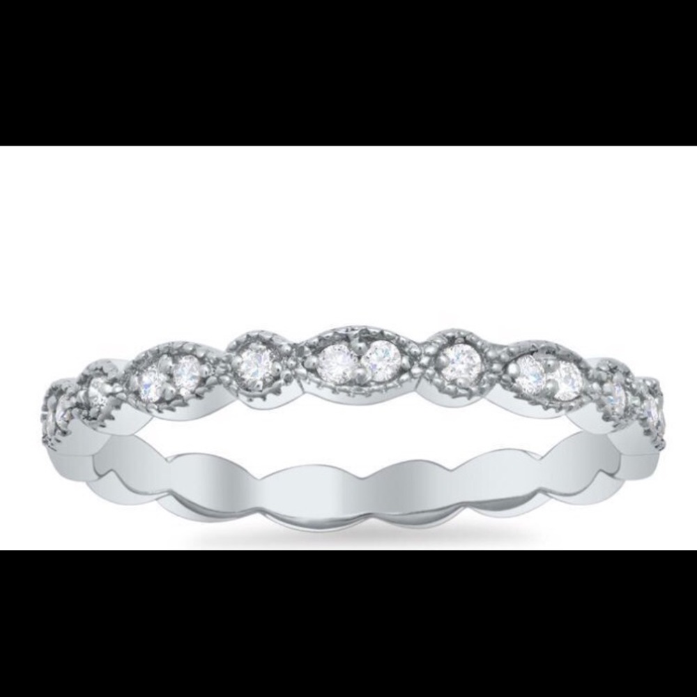 Gold ring with diamonds